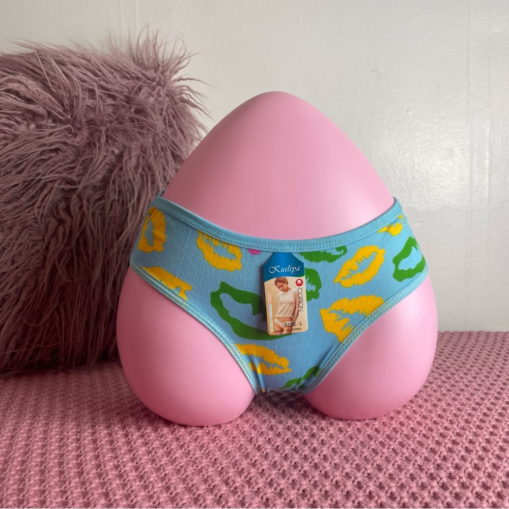 💋 NWT - SMALL - comfy panties lingerie underwear thong  - blue yellow kiss